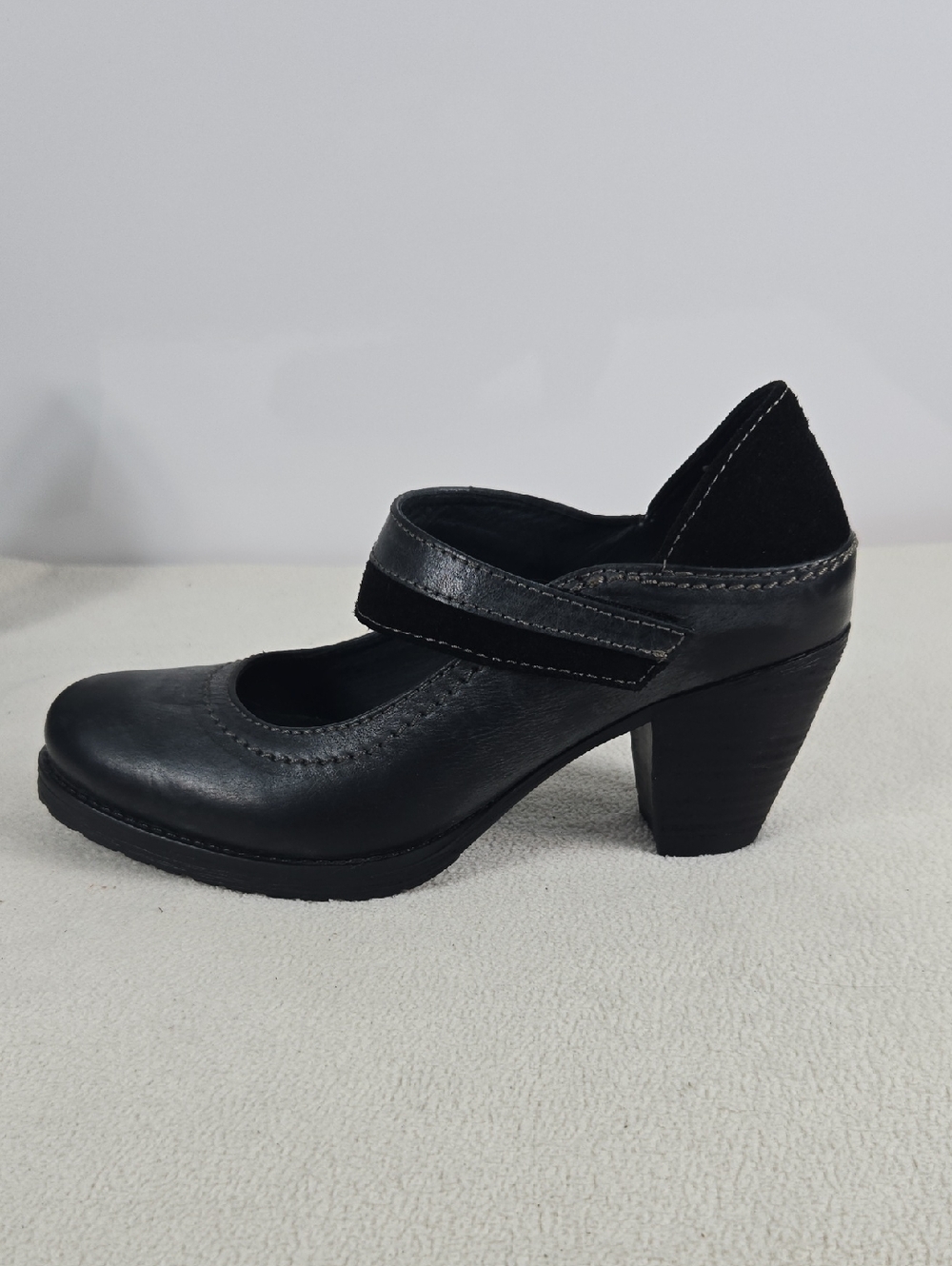 Dromedaris Black Mary Jane Heels with Strap - Picture 2 of 11